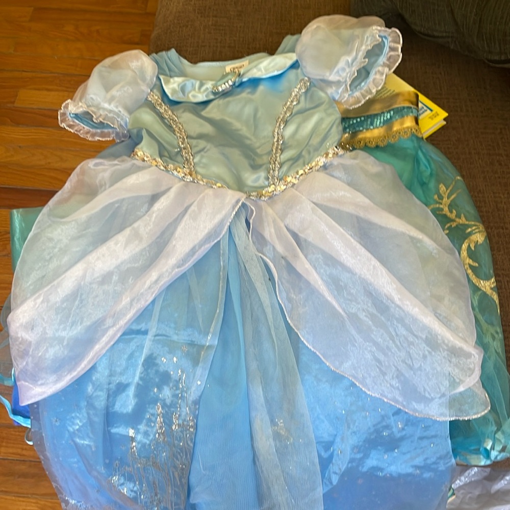 5/6 Disney Cinderella dress. Long light blue in Color
